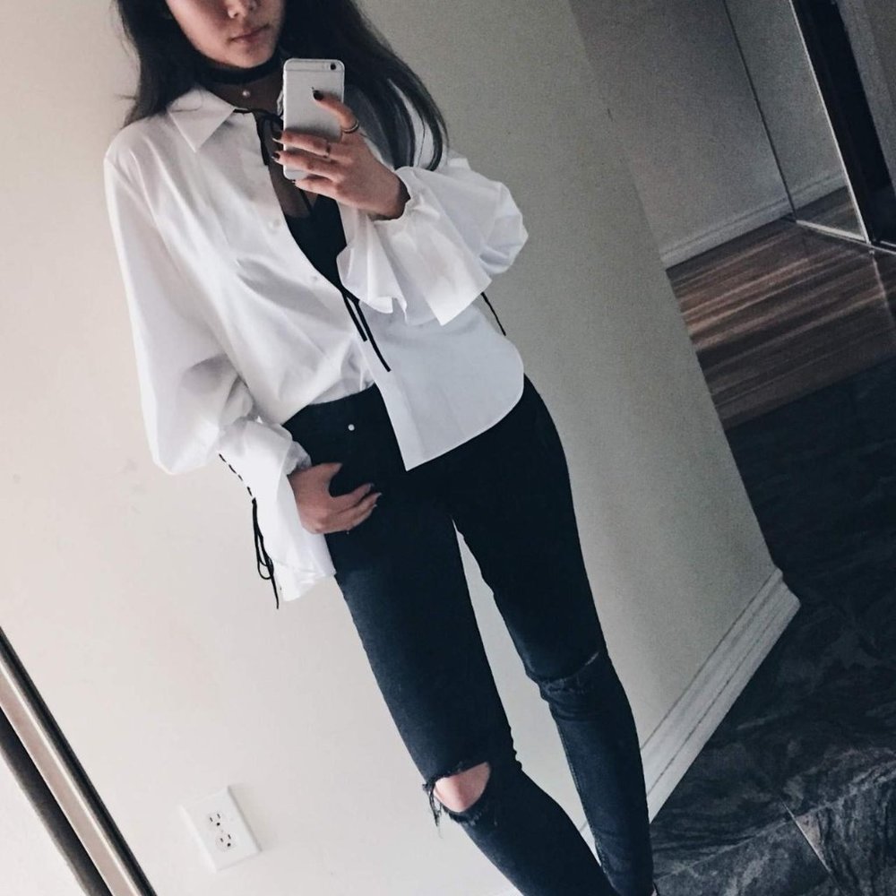 H&M DIVIDED knee hole cutout uneven ankle raw hem skinny jeans🕶️